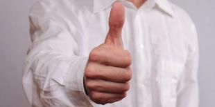 休宁：两位老人拾金不昧获赞誉